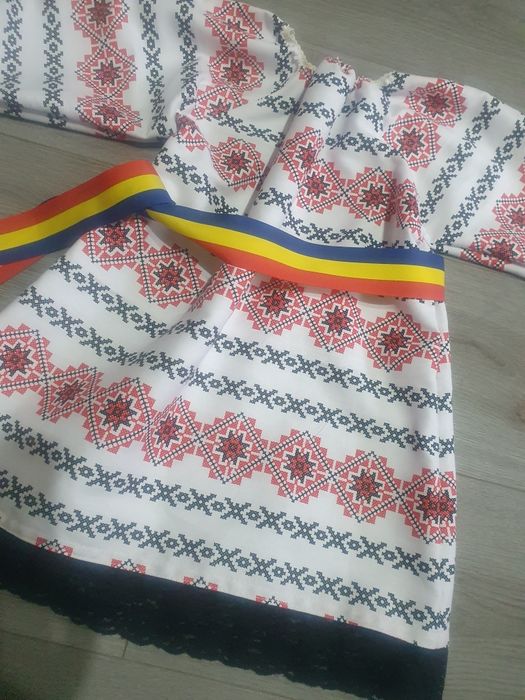 Costum popular - marimea 1 - 2 ani , 3 - 5ani