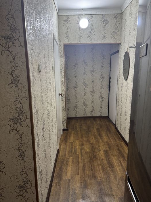 Продается квартира на себзаре 3/3/9 без ремонта.