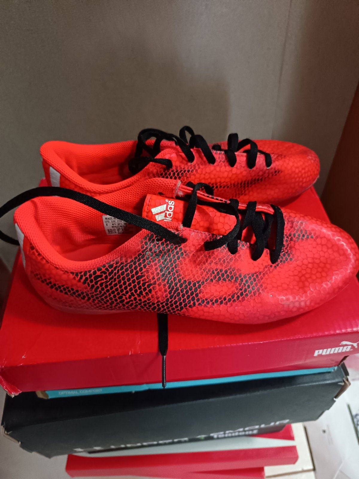 Бутонки Addidas червен