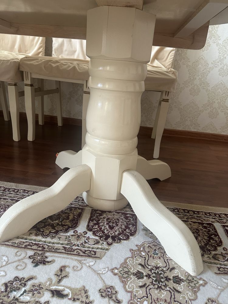 Стол со стульями