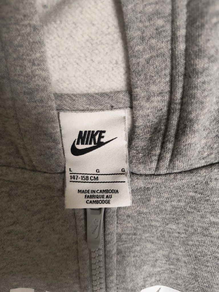 Сив суичър на Nike