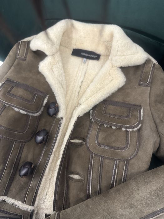 Отигинално яке dsquared2.Якето е носено много малко и няма забележки.