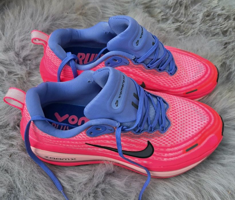 Nike Vomero 18 plus оригинални дамски сникърси нови 39 номер