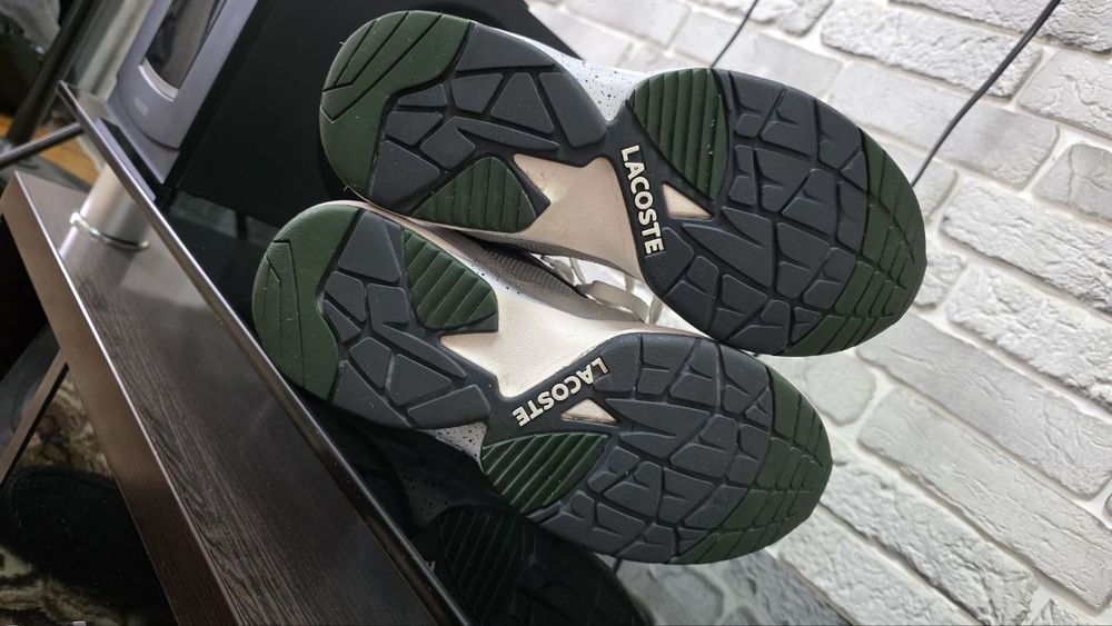 Оригинальные кроссы Lacoste