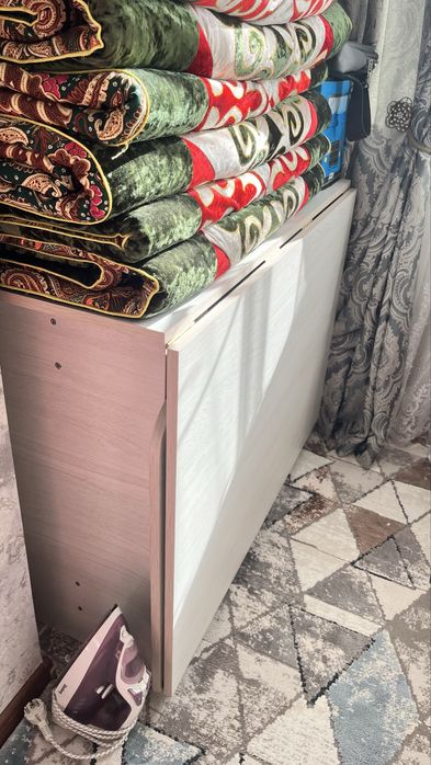 Стол парта для гостей