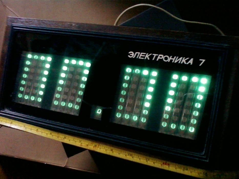 Часы электрические Настенные Советские со знаком качества