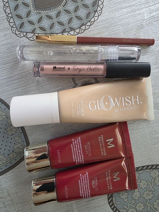 Продавам лот козметика- Huda Beauty, Missha, Essence, Loreal, Lollipop