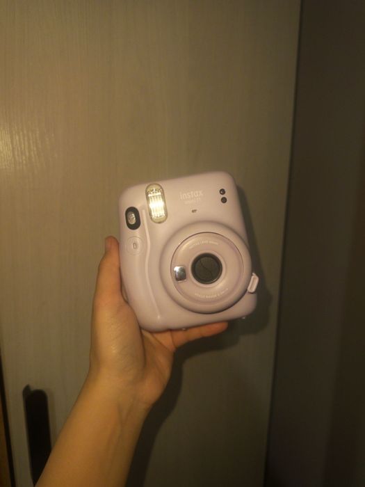 Продам Instax mini 11