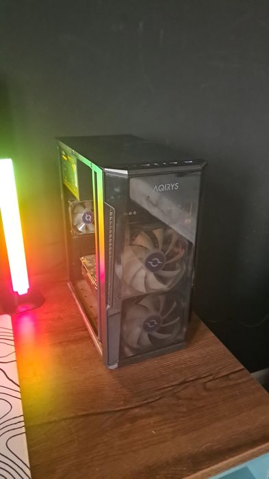 Carcasa pc impecabila