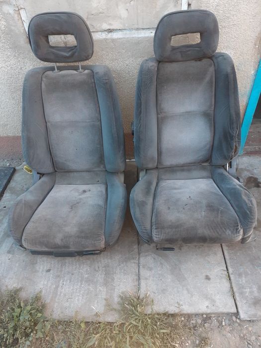 Продам сиденя от мазду626