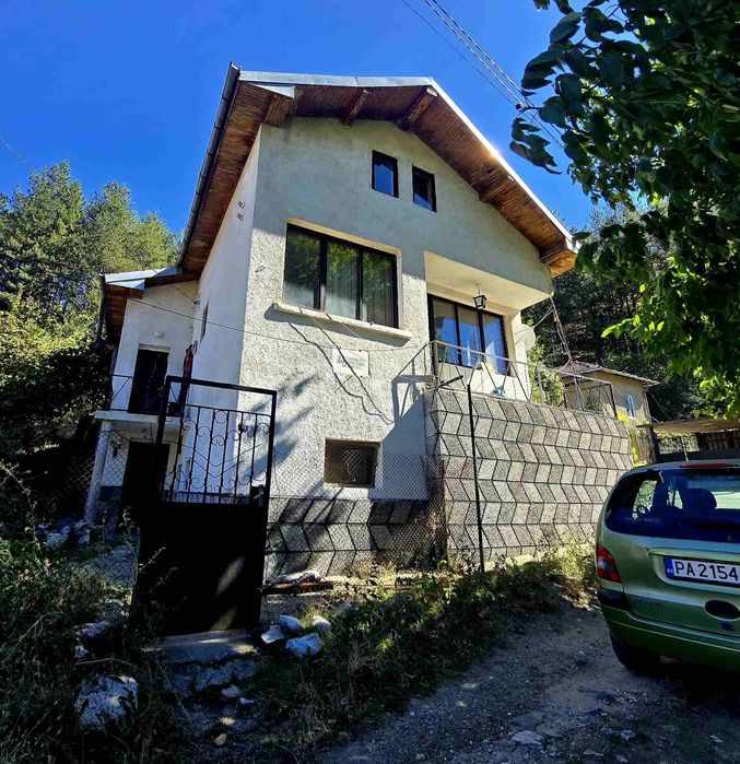 Продавам къща в село Габровица - 69км. от София