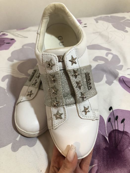 Adidasi GUESS marimea 35 originali