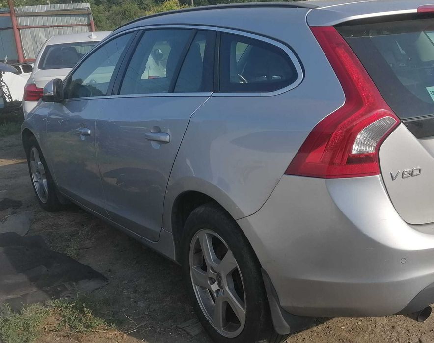 Dezmembrez Volvo V60 SE D3 Auto 2.0 d 2011