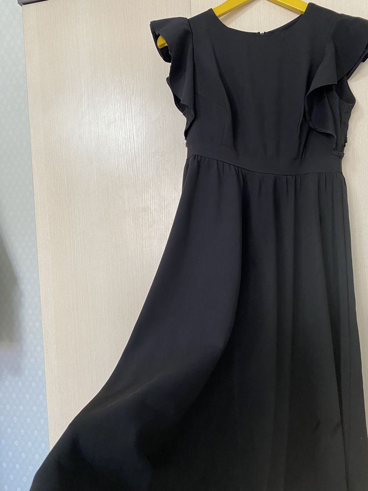 Продам черная платья состояние отличная