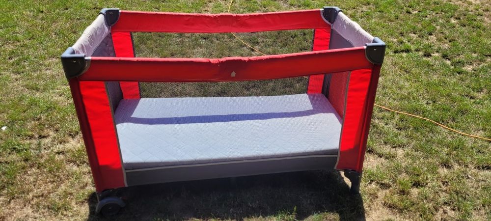 Patut copii,,gri cu rosu, cu saltea.