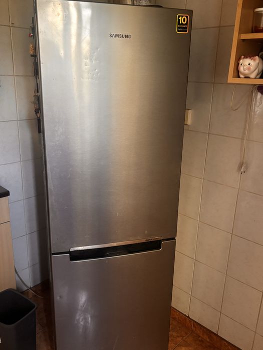 Frigider Samsung