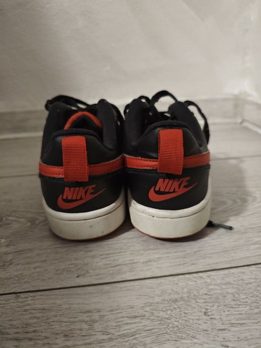 Papuci Nike court.Marimes 35.5.Conditi foarte bune