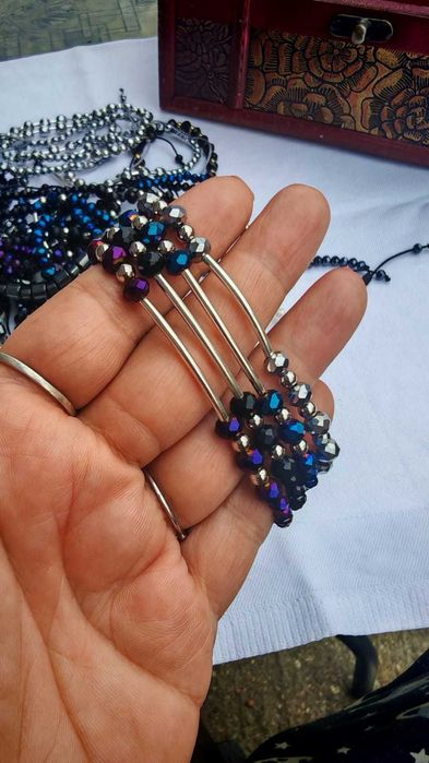 bratari pe snur din argint si cristale de dama.