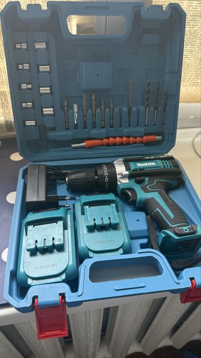 Шуруповерт Makita