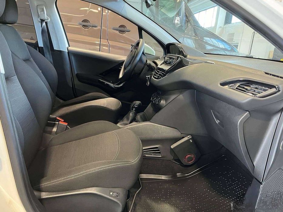 Peugeot 208 1.2i VTi на части