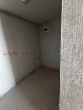 Дава се под наем Гараж / Паркомясто в Пловдив, Тракия - 37 кв.м за 127.5 € - Снимка #7