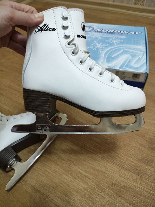 Продам детские коньки. 30размер