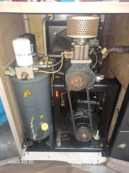 Compresor cu surub Balma de 5,5 kw,an 2005,butelie 500 litri,uscator