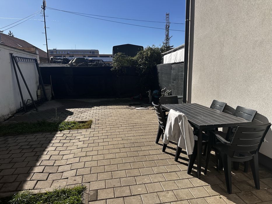 Inchiriez aptartament  moder cu curte zona Academia fortelor terestre