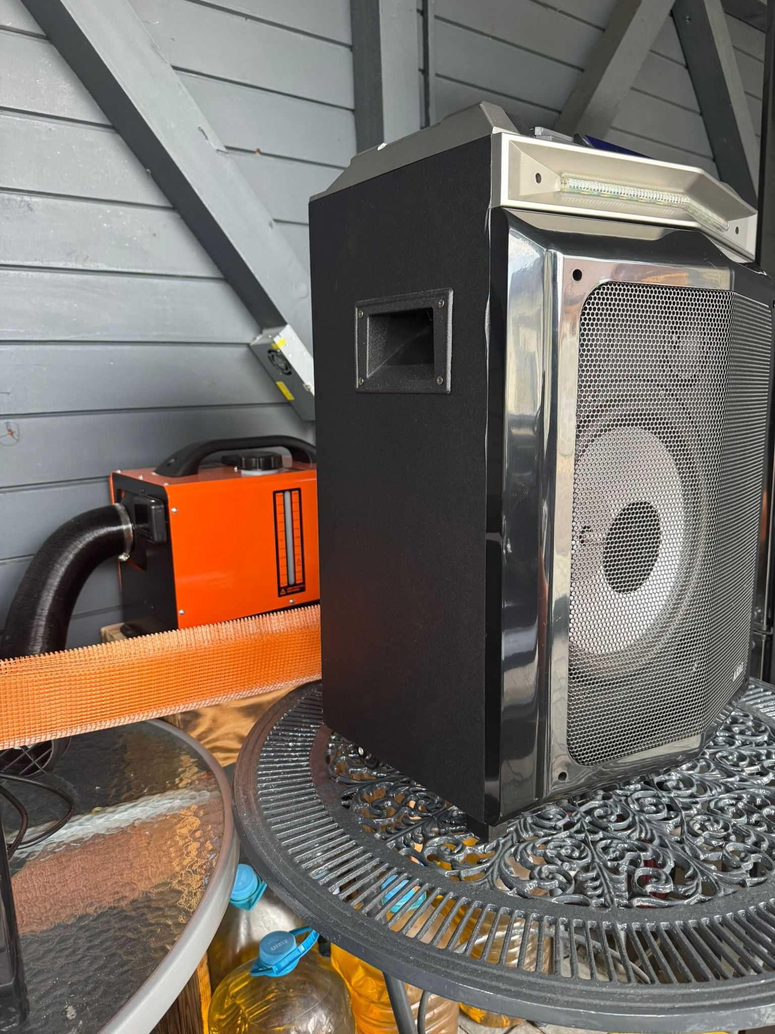 Vând Boxa portabila Akai DJ-6112BT