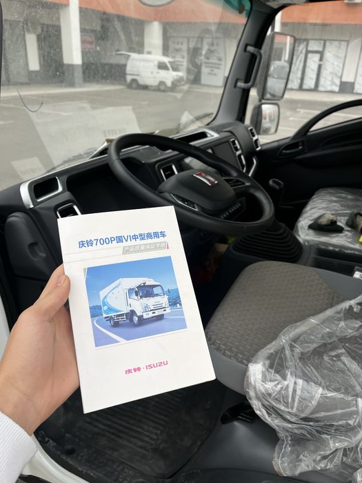 Isuzuu 700 P VI yengi