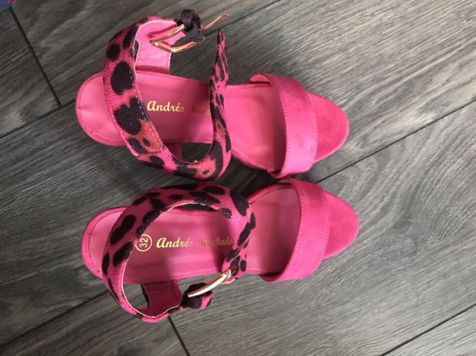 Sandale roz animal print MARIME EXTREMA adulti 32