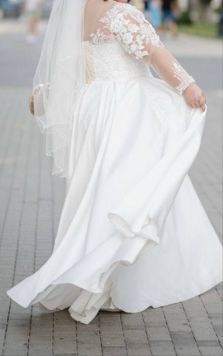 Rochie mireasa marime mare