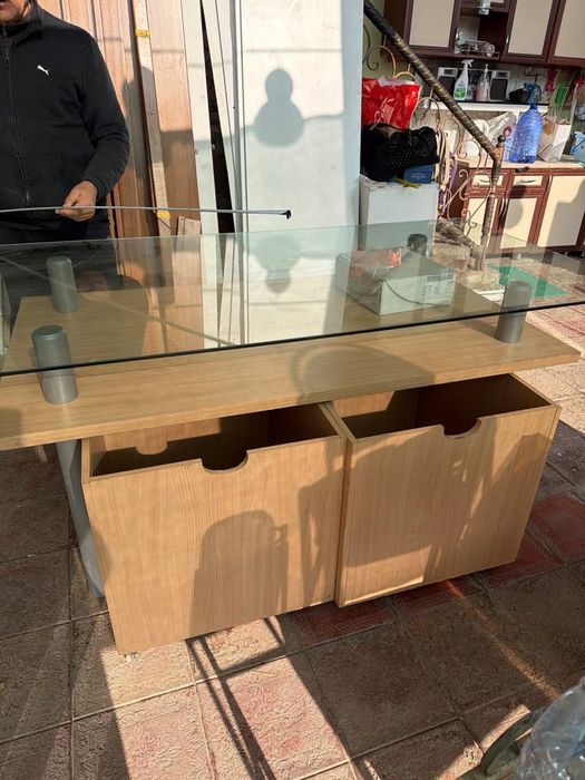 Шикарный стол для магазина