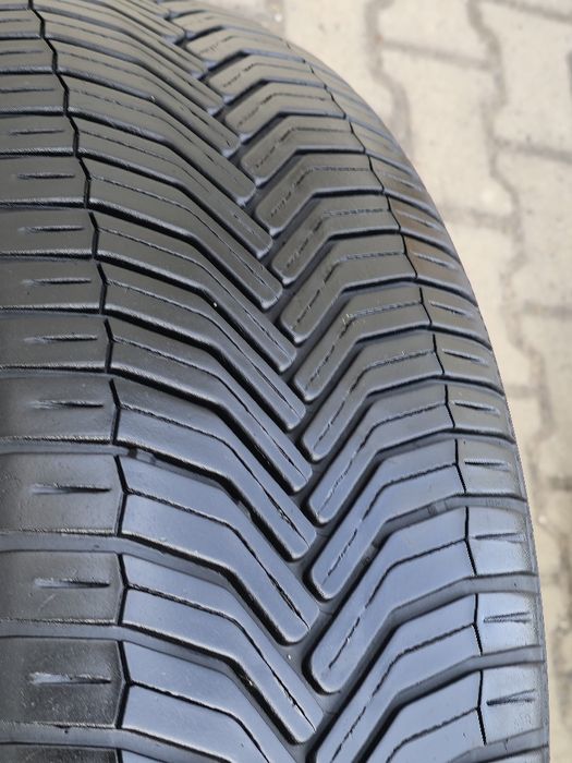 235 60 18 Michelin