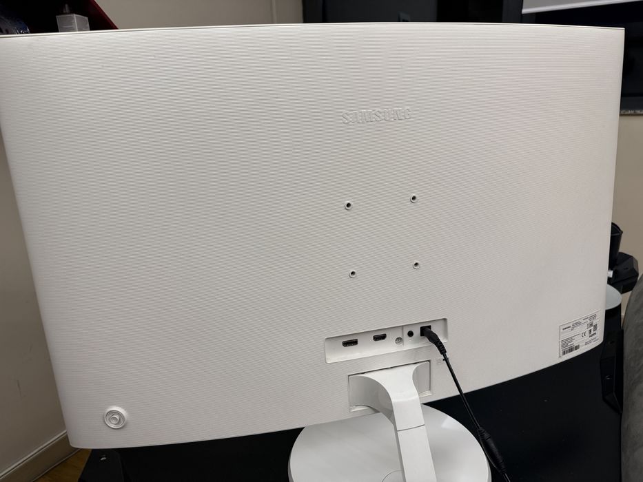 Monitor Samsung 32’ curbat