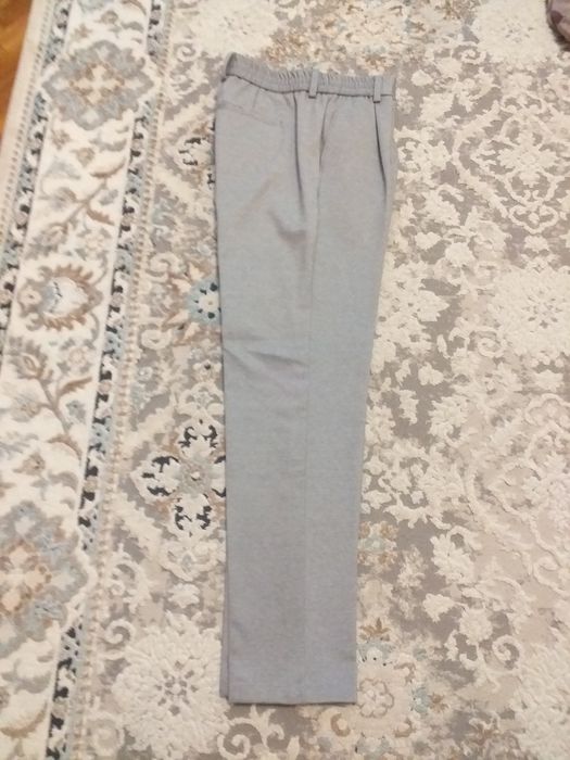 Продаются новые мужские брюки.