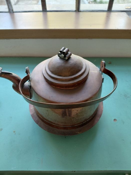 Антични медни чайници