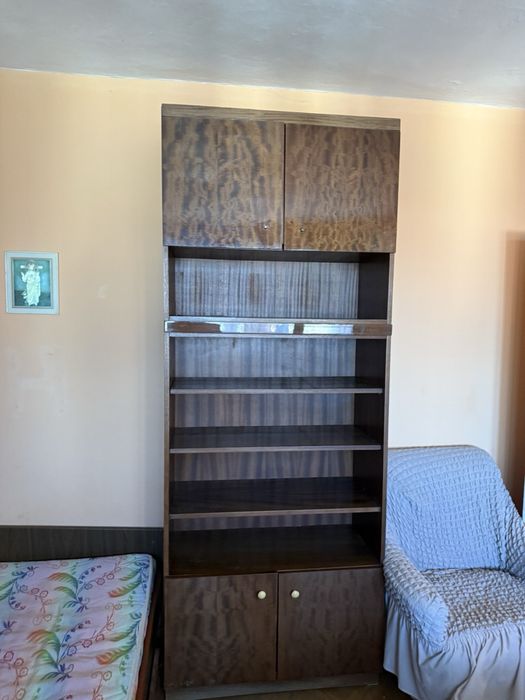 Шкаф за хол, тъмен цвят