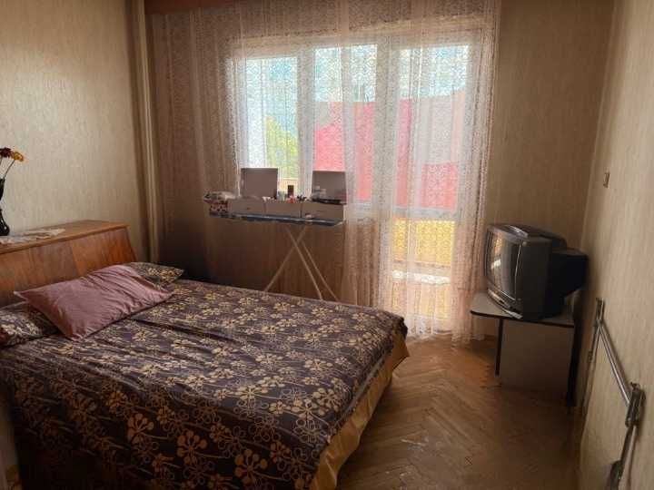 Тристаен апартамент в кв.Железник
