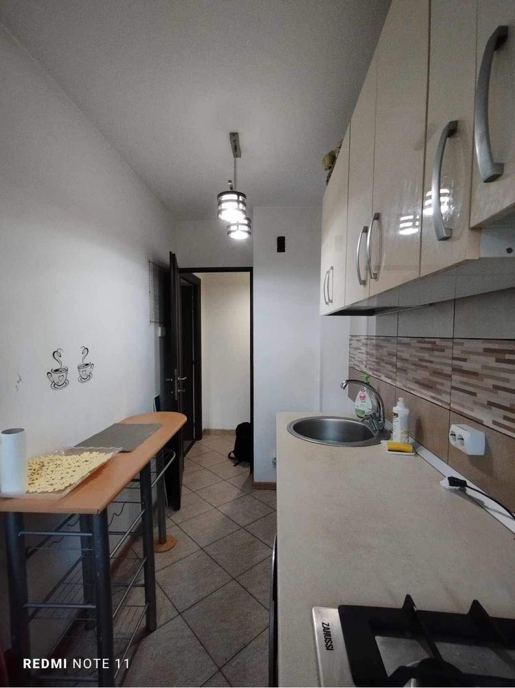 Vand apartament 2 camere mobilat etaj 1/4 ,Berceni-Straja