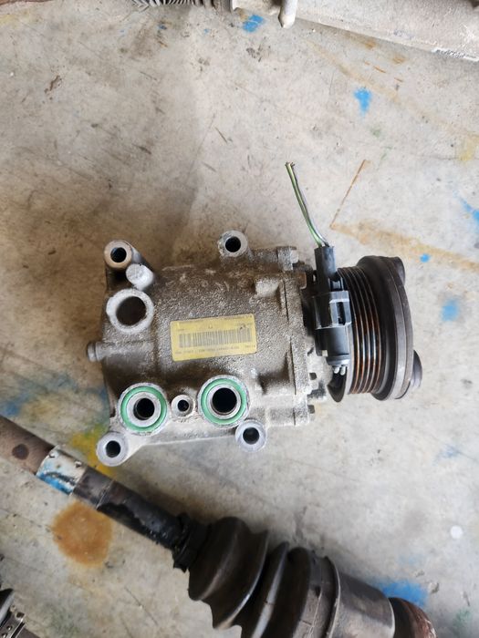 Compresor  ac  Ford Fiesta benzina  1.25