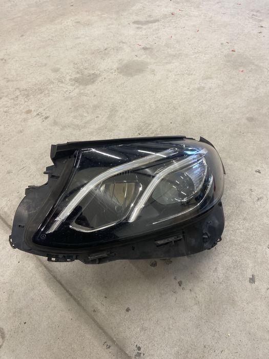 Ляв фар за мерцедес Е класа. W213