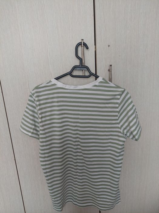 Tricou Stradivarius cu dungi alb-verde – mărimea M