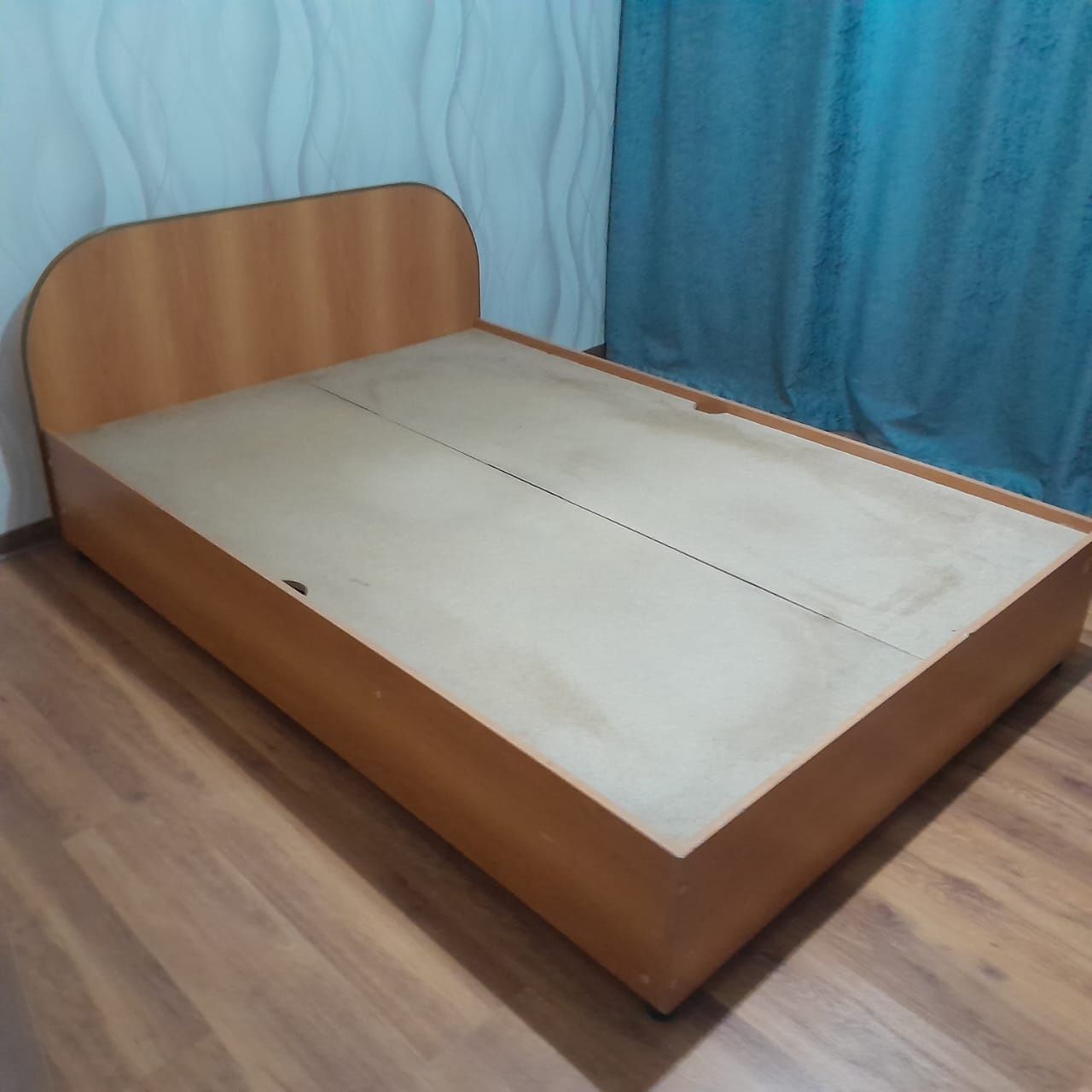 Кровать и шифонер