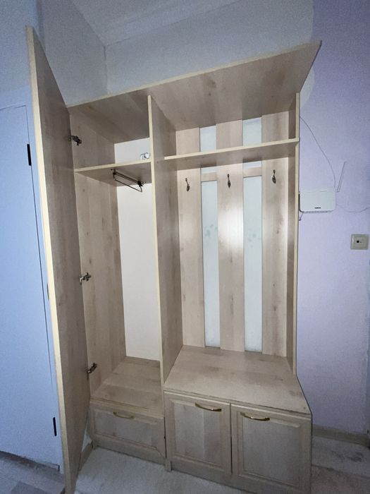 Шкаф в прихожую в отличном состоянии