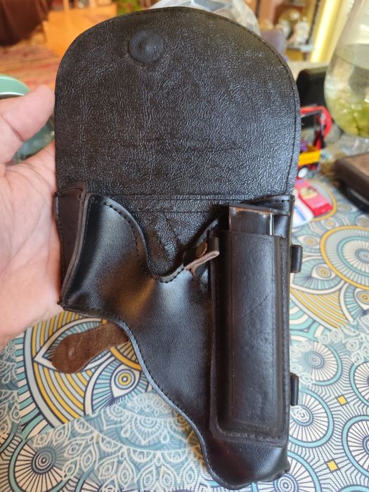 Пълнител и Кобур за пистолет