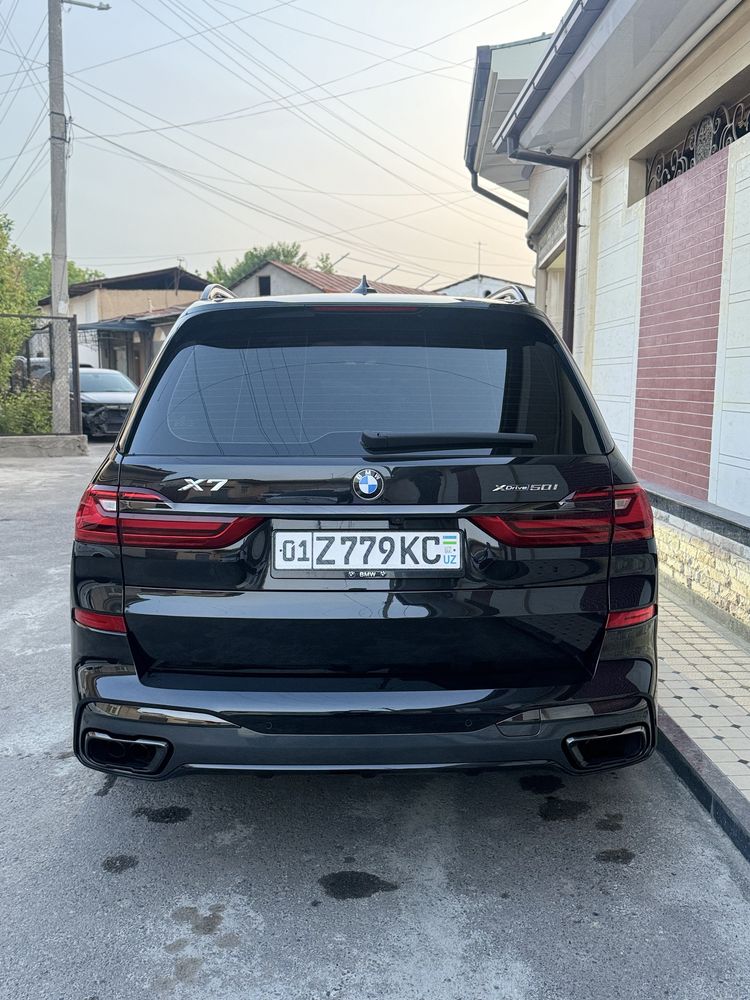 BMW X7 50i 4.4 turbo