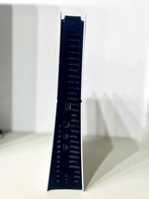 PlayStation 5 Slim (PS5) 1TB + 2 Controllere (Aproape Noi)