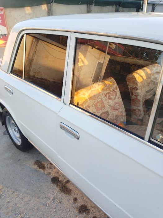 Vaz 2101 sotiladi
