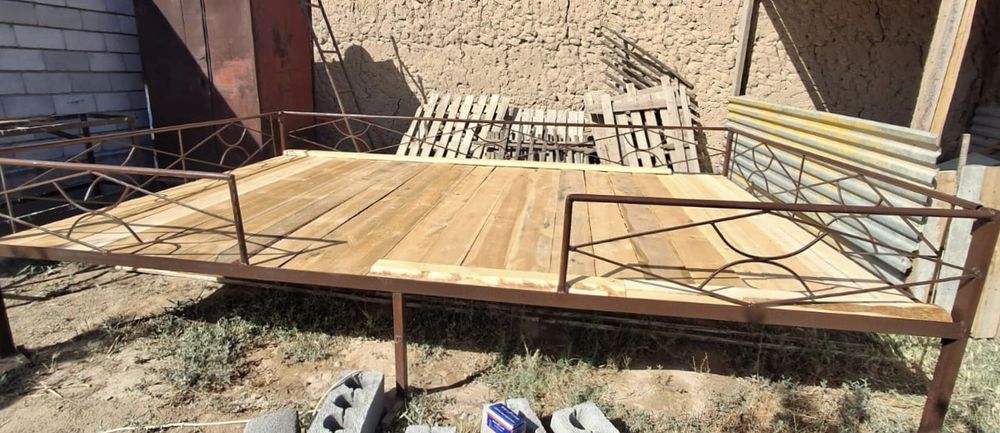 Тапчан сатылады.